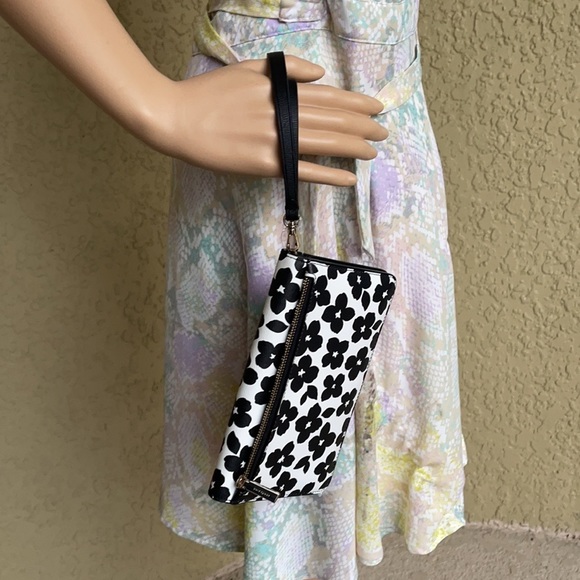 Kate Spade Darcy Clutch wallet wristlet graphic multi - Picture 11 of 16